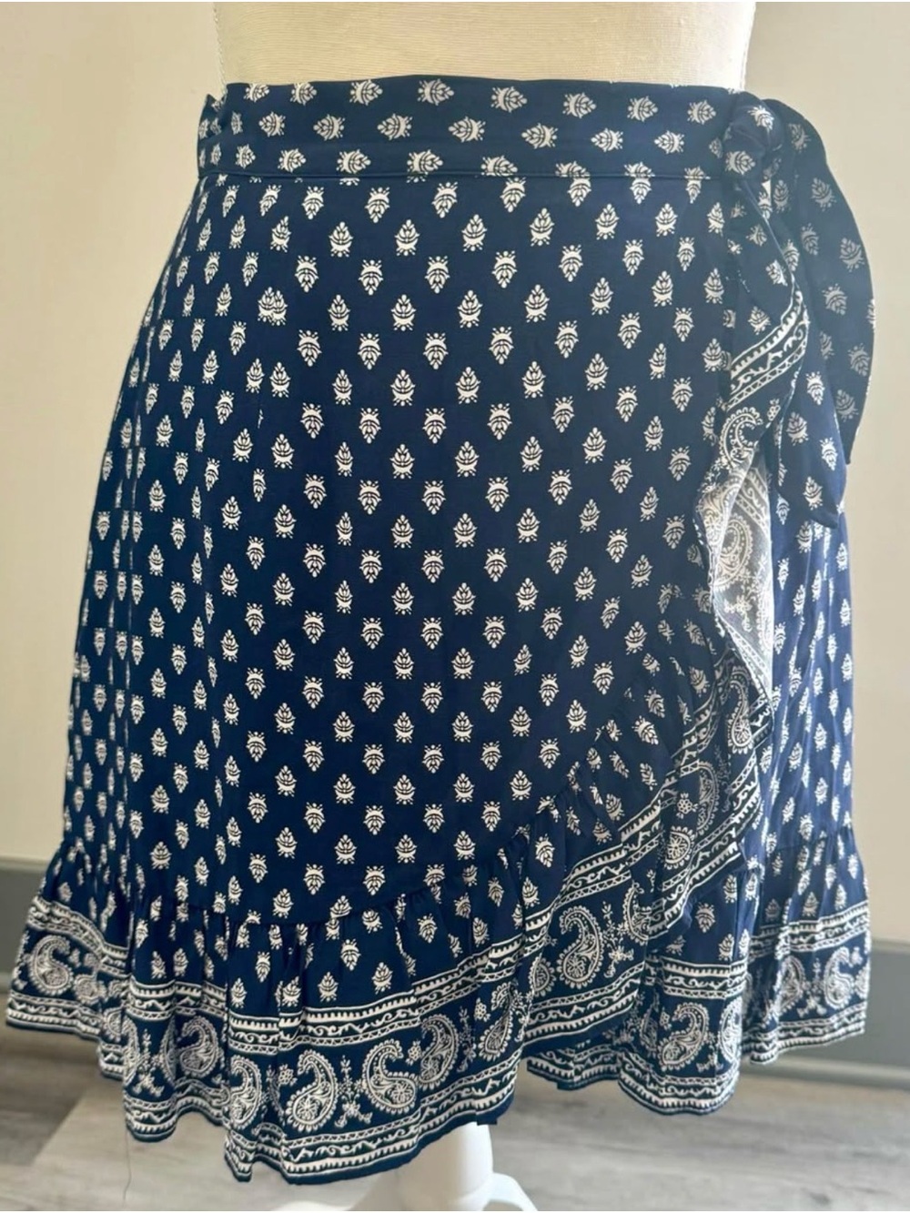 Gianni Bini Navy and White Paisley Wrap Skirt